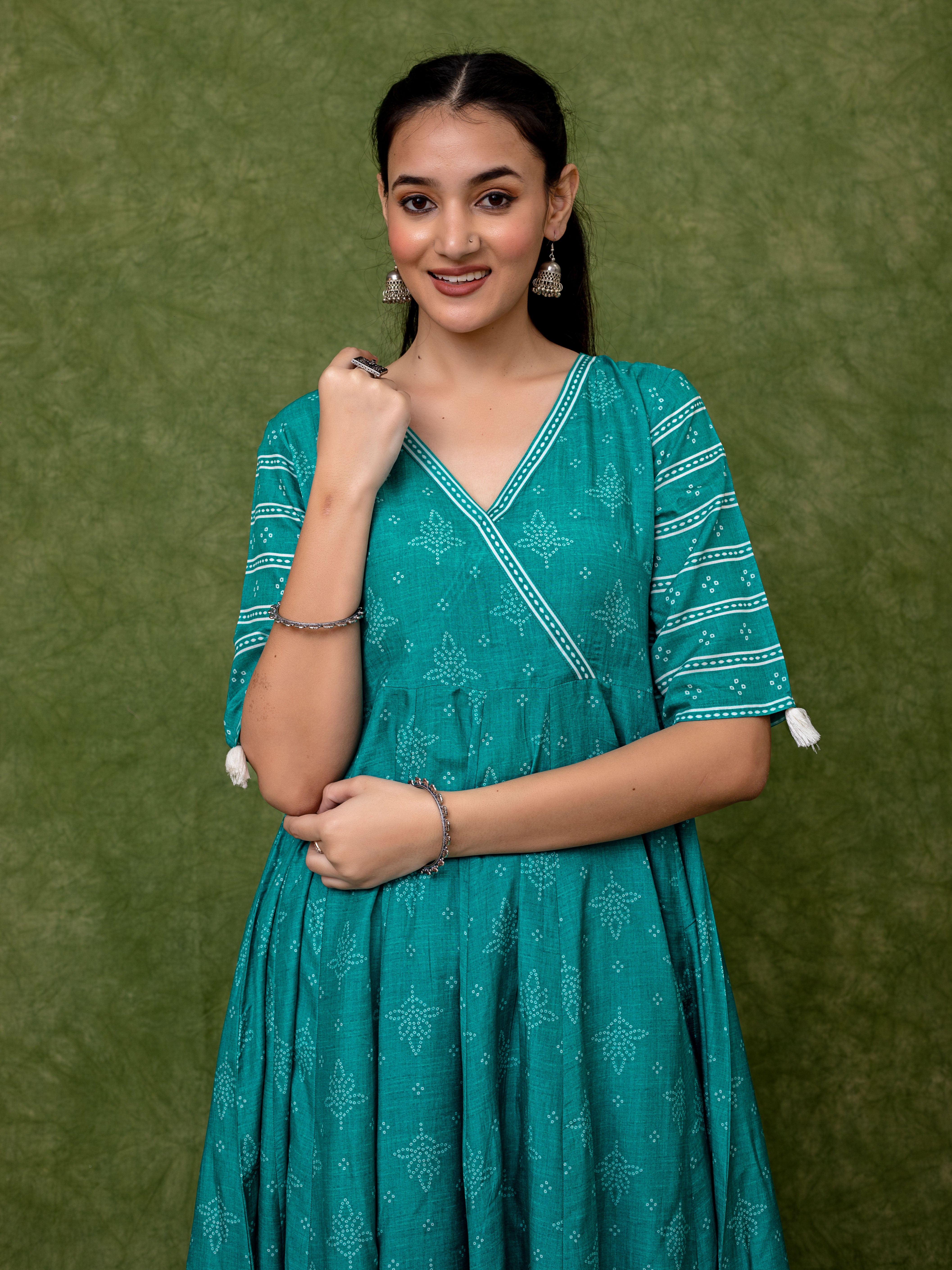 capture-timeless-charm-with-our-teal-blue-kalidaar-kurta-featuring-intricate-bandhani-buta-print-effortlessly-elegant-for-a-stunning-statement