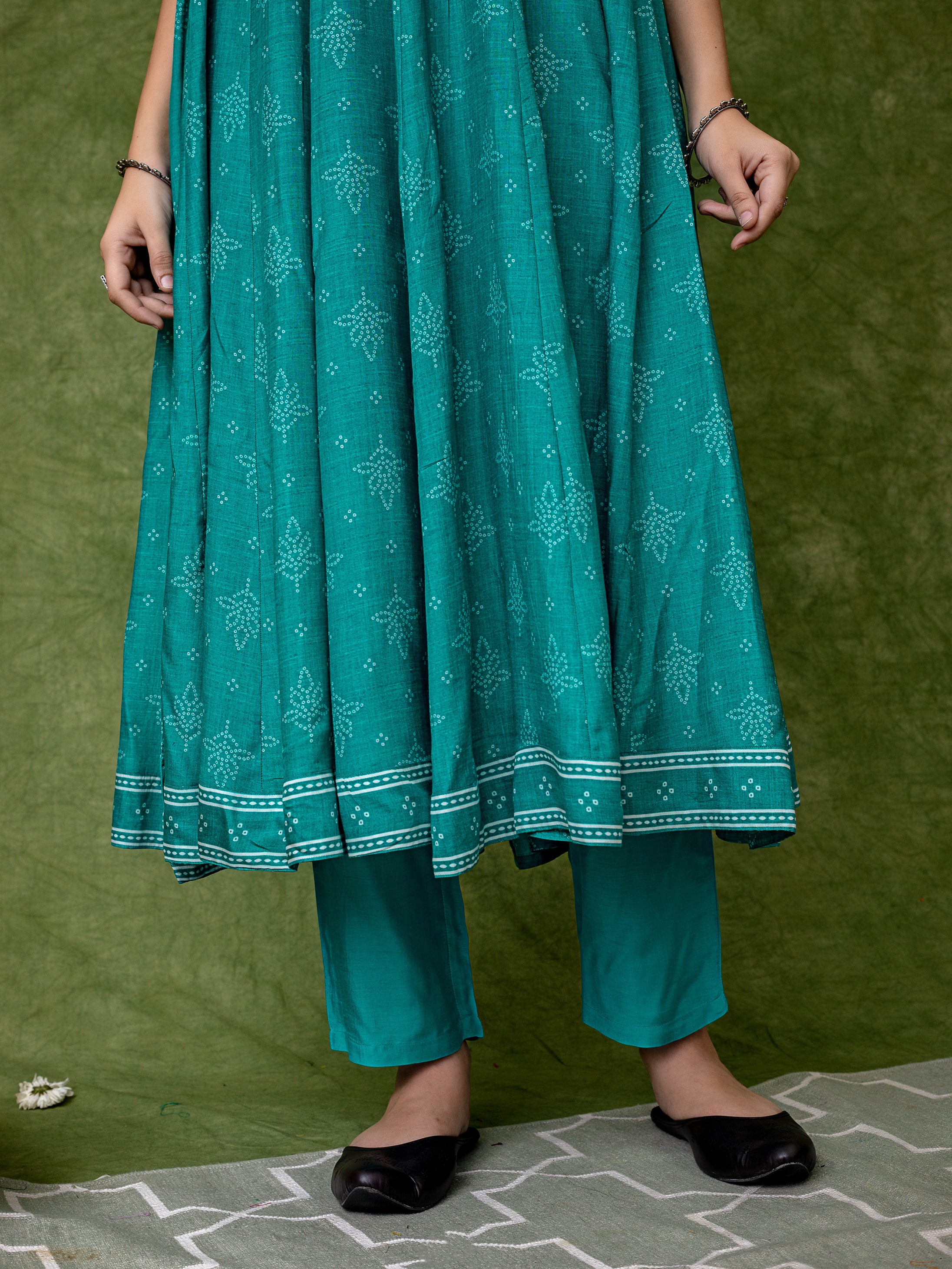 capture-timeless-charm-with-our-teal-blue-kalidaar-kurta-featuring-intricate-bandhani-buta-print-effortlessly-elegant-for-a-stunning-statement