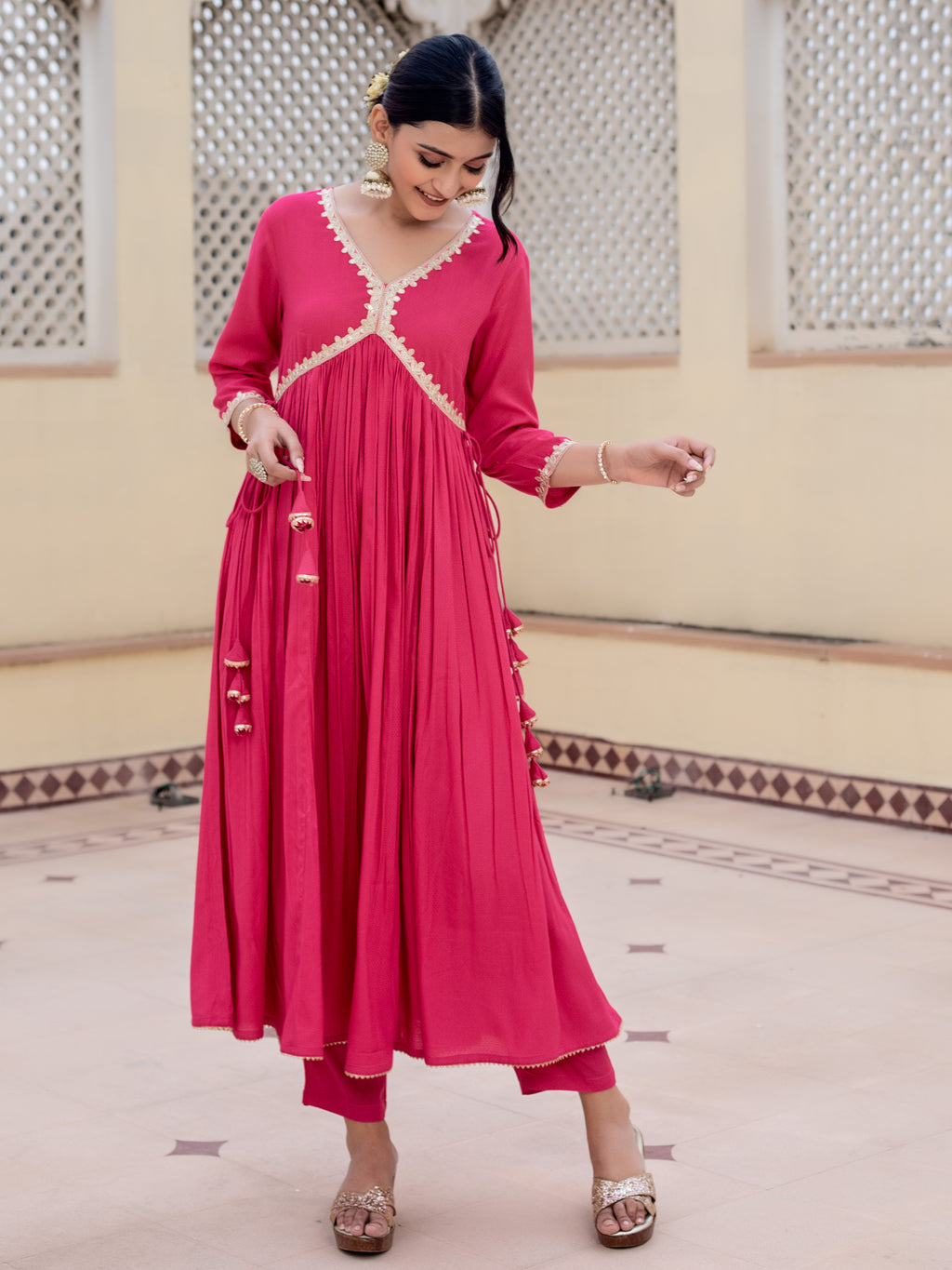 V-Neck Pink A-Line Kurta With Pant