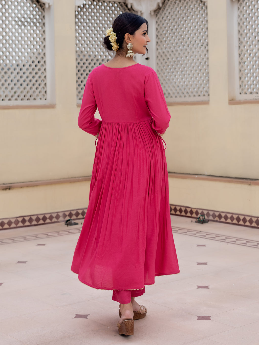 V-Neck Pink A-Line Kurta With Pant