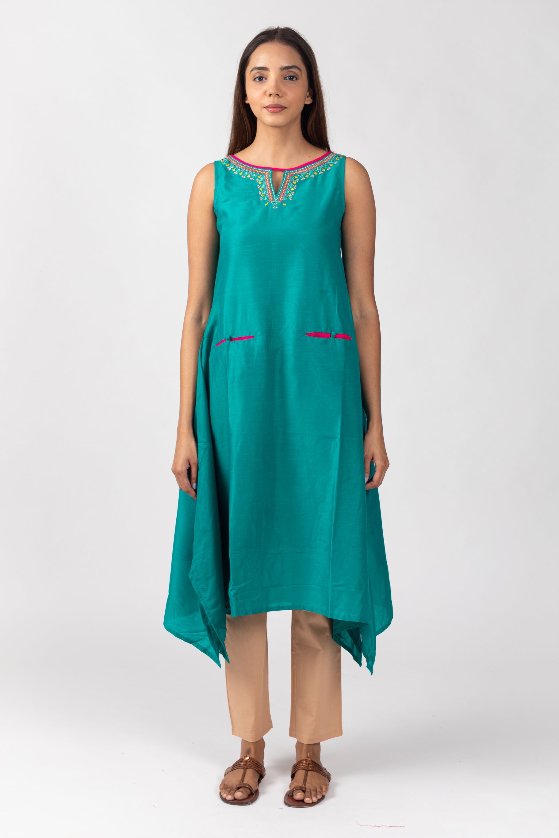 green-solid-kurta-with-neck-embroidery