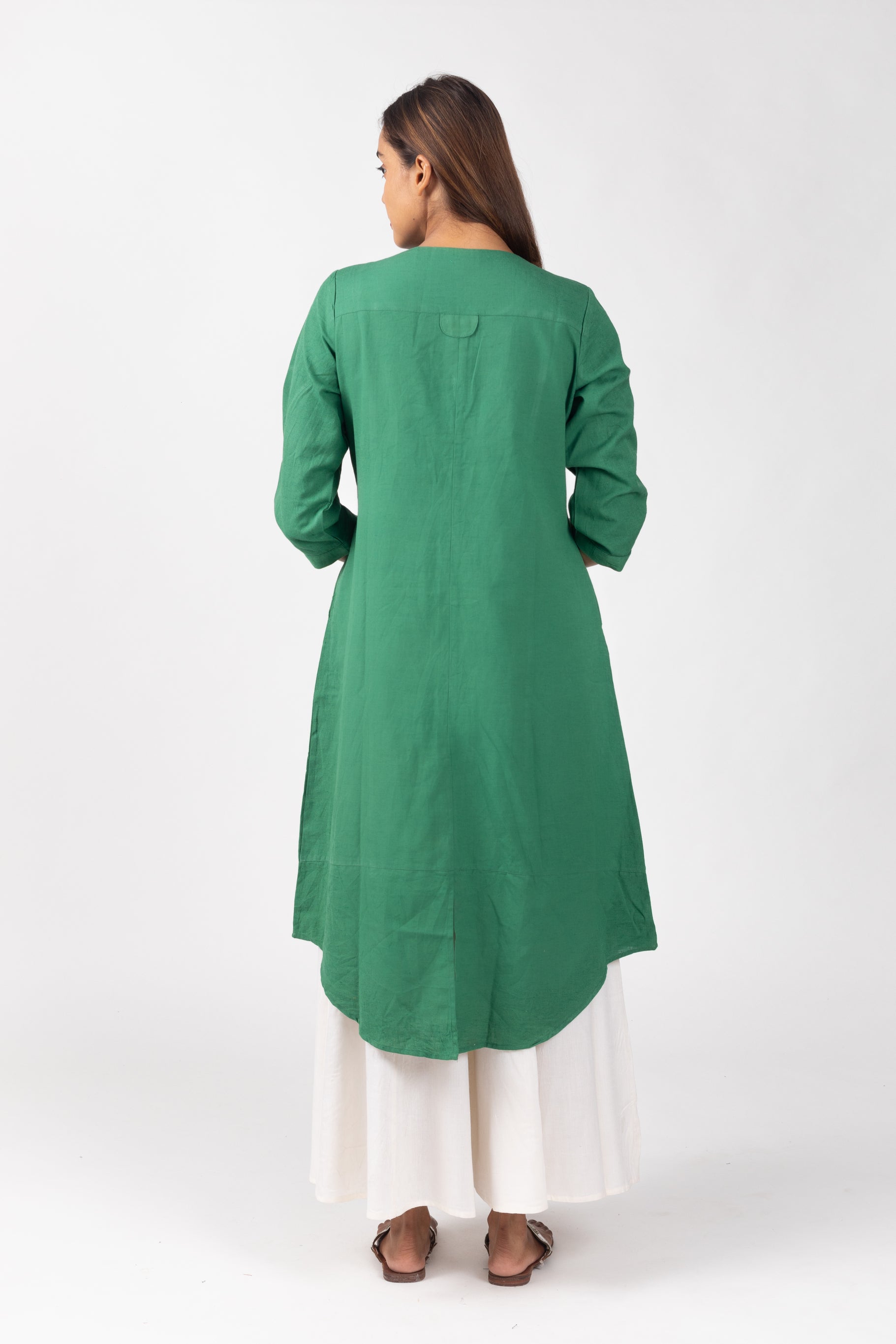 green-solid-straight-kurta-with-embroidery