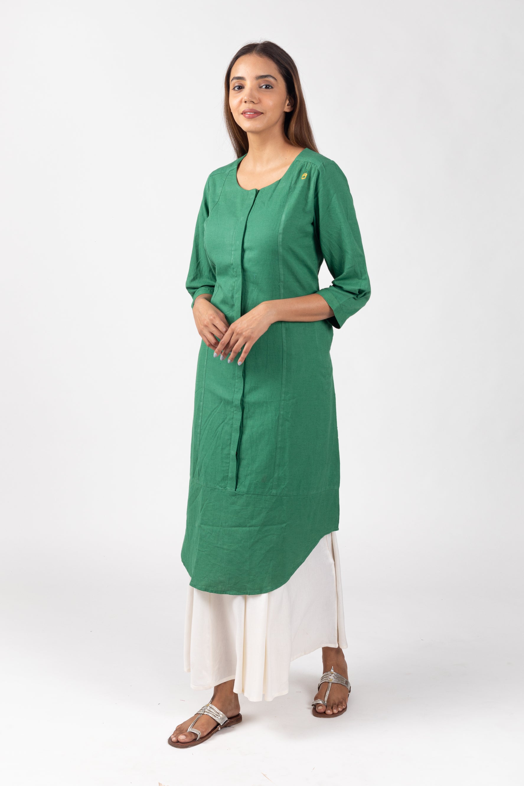 green-solid-straight-kurta-with-embroidery