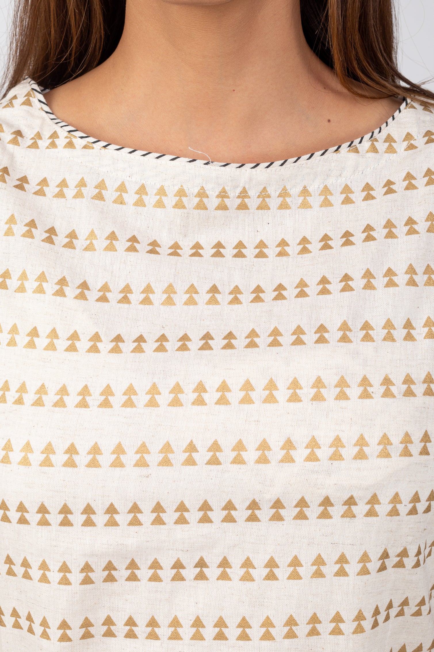 gold-printed-sleeveless-short-top